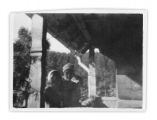 Basia, Irena i Jędrek Vincenzowie na balkonie domu w Bystrzecu