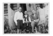 Hans Zbinden, Petrycio Gotycz i Stanisław Vincenz przed domem w Bystrzecu