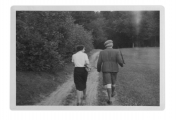 Słoboda, spacer niedaleko domu, Marina Zbinden i Stanisław Vincenz