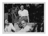 Uriage, Stanisław Vincenz, Hans Zbinden, Irena Vincenzowa przed domem z kotami